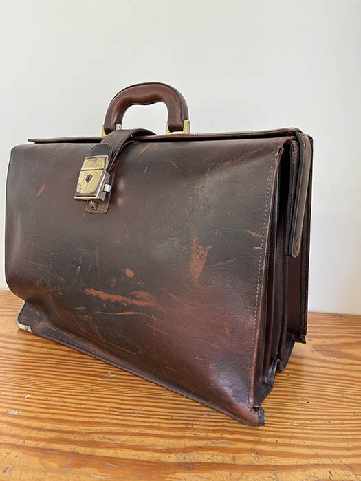 CARTERA CUERO FUELLE.44X20X38